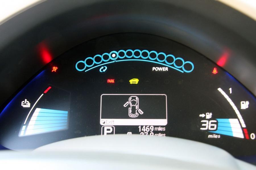  Nissan Leaf 2011 года  (фото 22 из 53)